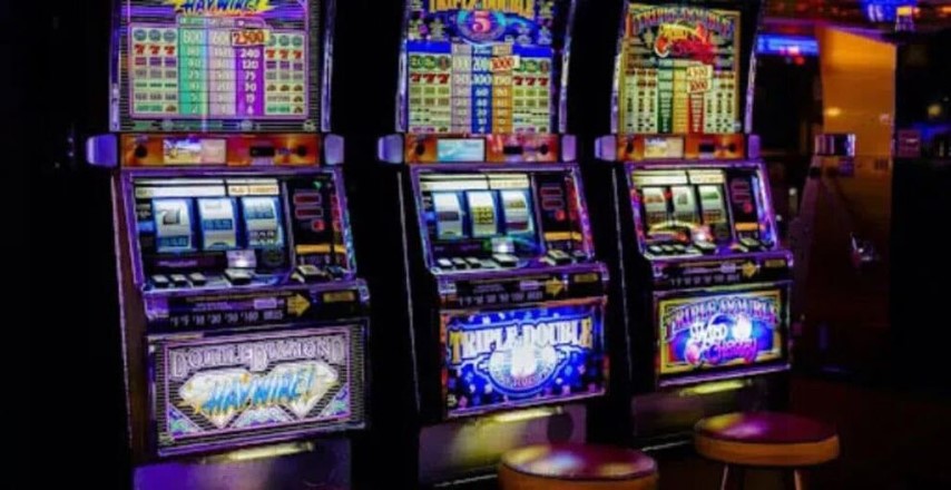 Slot Machines in Action and an Explanation of Slots
